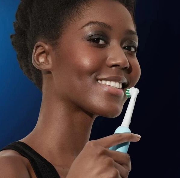 Электрическая зубная щетка Oral-B D305 Pro Series 1 Caribbean Blue + футляр + две дополнительные насадки (D305.513.3X)