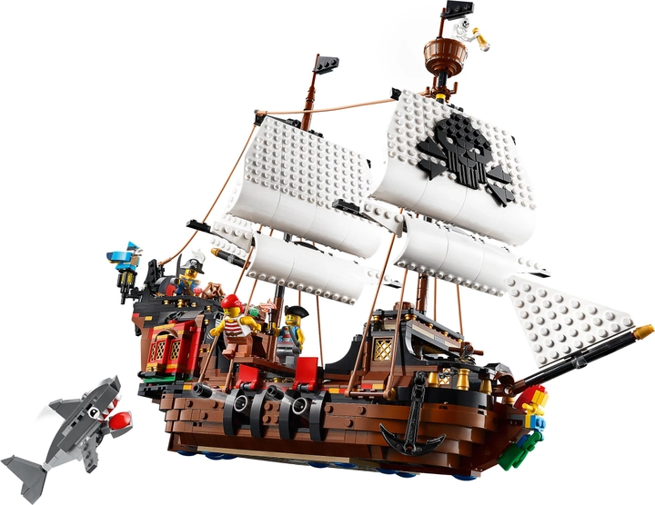 Конструктор LEGO Creator Пиратский корабль 1262 детали (31109)