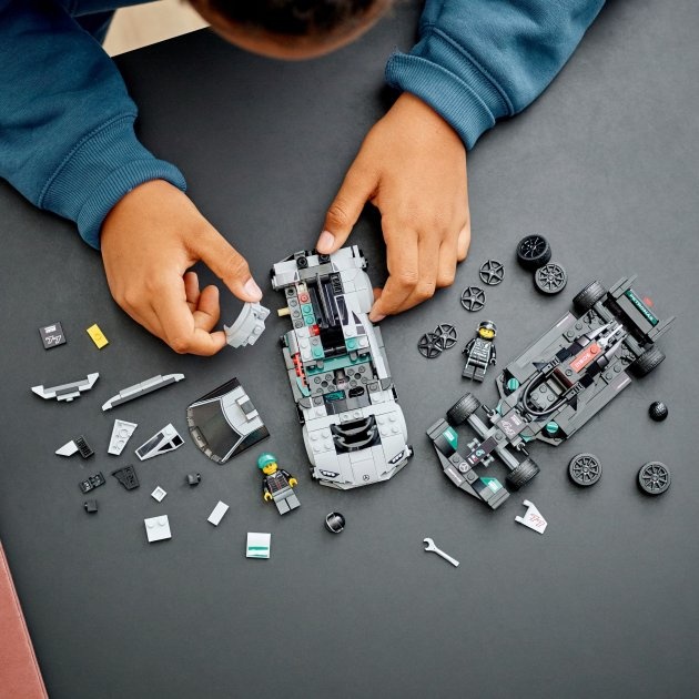 Конструктор LEGO Speed Champions Mercedes-AMG F1 W12 E Performance та Mercedes-AMG Project One 564 деталі (76909)
