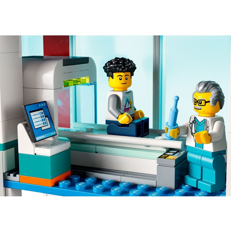 Конструктор LEGO City Лікарня 816 деталей (60330)