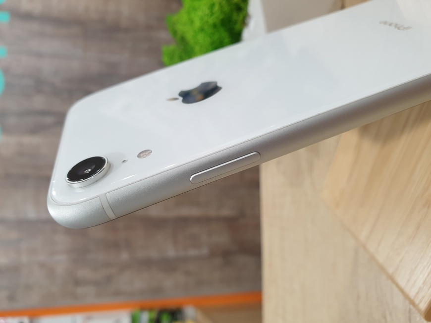 iPhone XR 64 White (used)