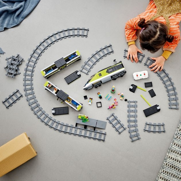 Конструктор LEGO City Trains Пассажирский поезд-экспресс 764 детали (60337)