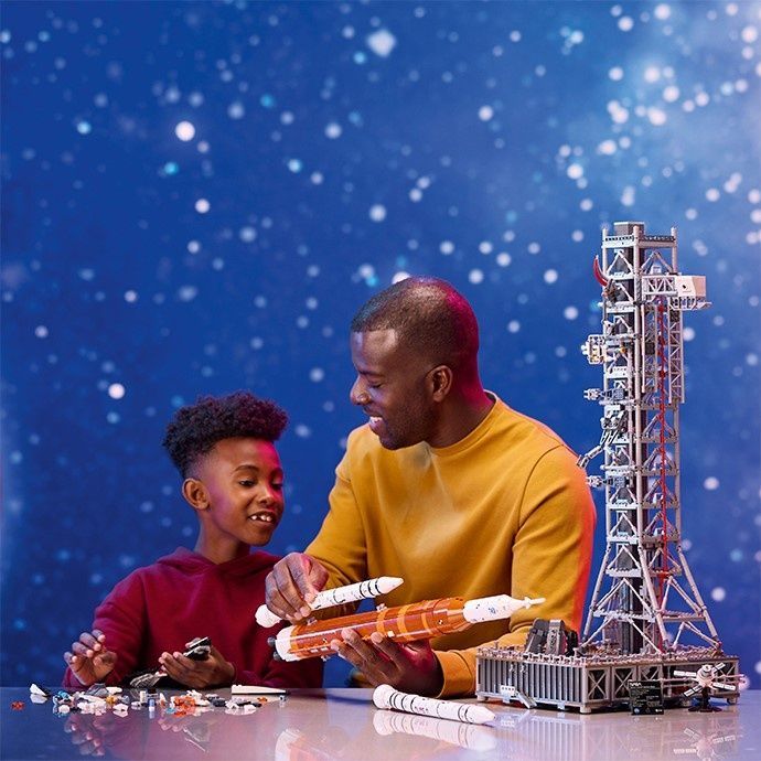 Конструктор LEGO Icons Система космического запуска NASA "Артемида" 3601 деталь (10341)