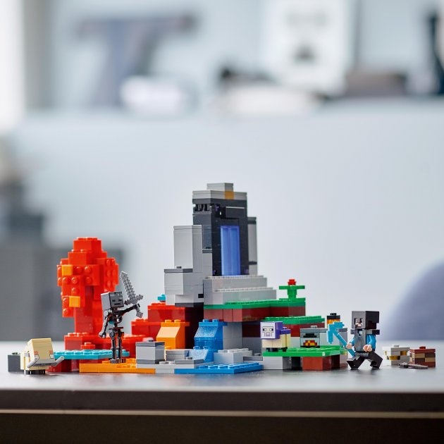 Конструктор LEGO Minecraft Разрушенный портал 316 деталей (21172)