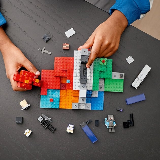 Конструктор LEGO Minecraft Зруйнований портал 316 деталей (21172)