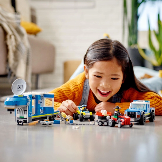 Конструктор LEGO City Поліцейська вантажівка з мобільним центром керування 436 деталей (60315)