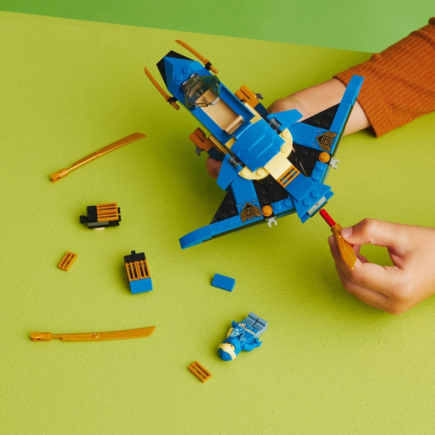 Конструктор LEGO Ninjago Реактивный самолет Джея EVO 146 деталей (71784)