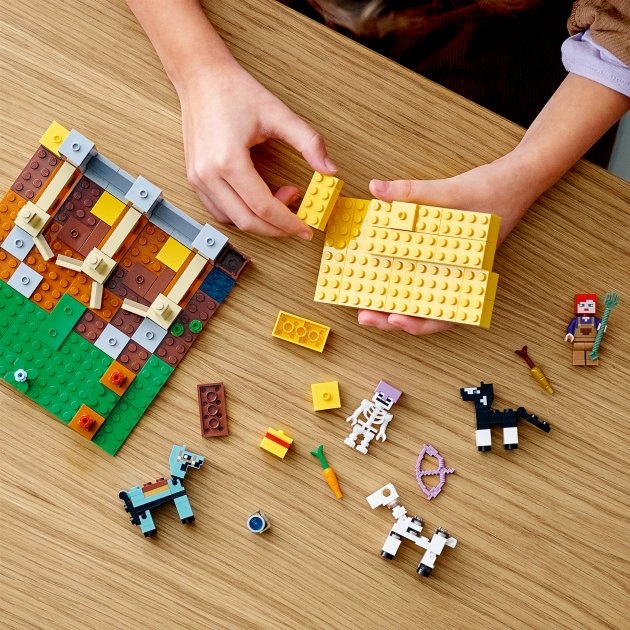Конструктор LEGO Minecraft Стайня 241 деталь (21171)