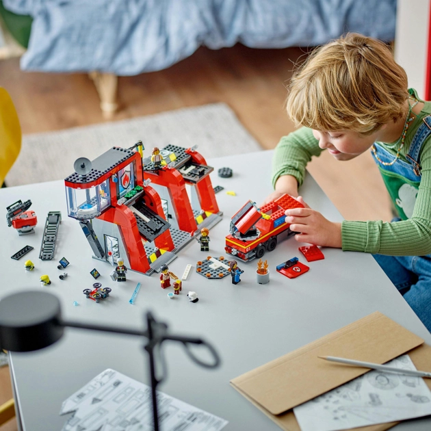 Конструктор LEGO City Пожарное депо с пожарной машиной 843 деталей (60414)