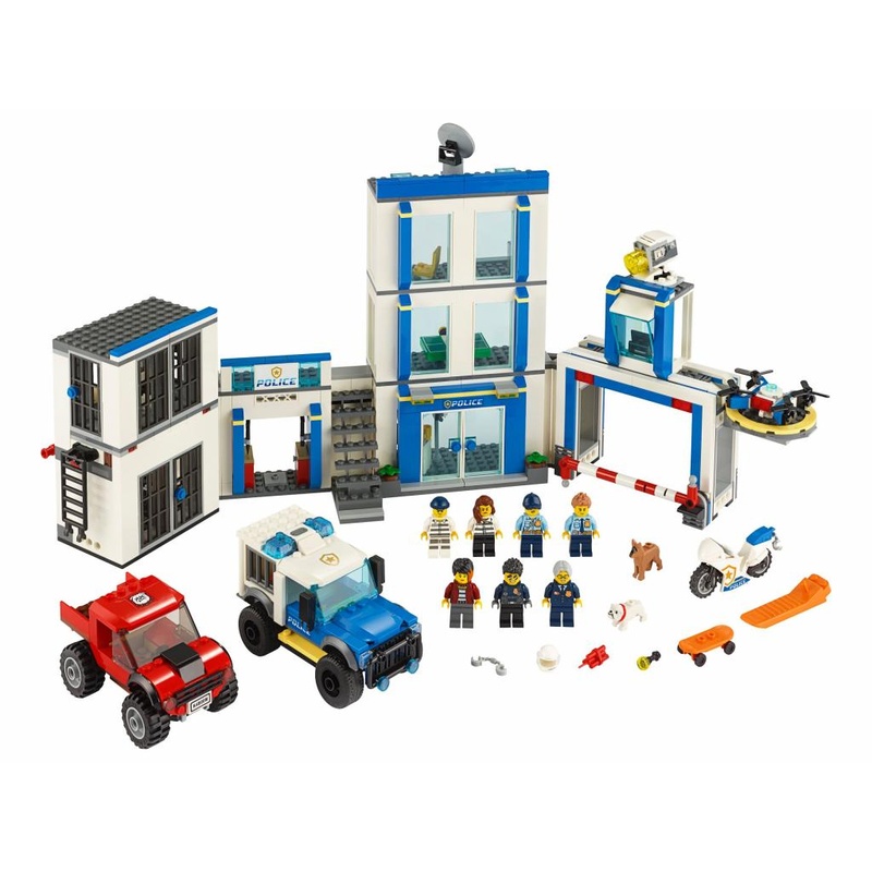 Конструктор LEGO City Police Поліцейська дільниця 743 деталі (60246)