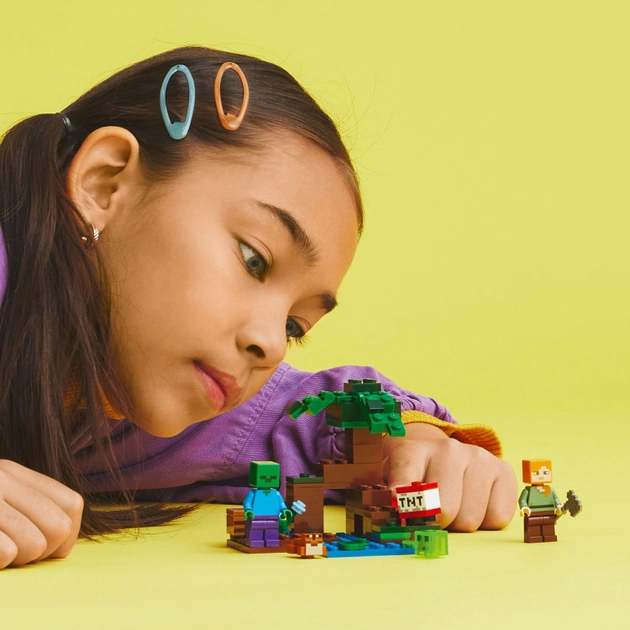 Конструктор LEGO Minecraft Пригоди на болоті 65 деталей (21240)